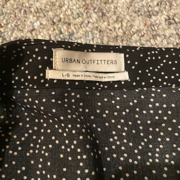 UO Tie Front Cropped Blouse - Picture 3 of 3